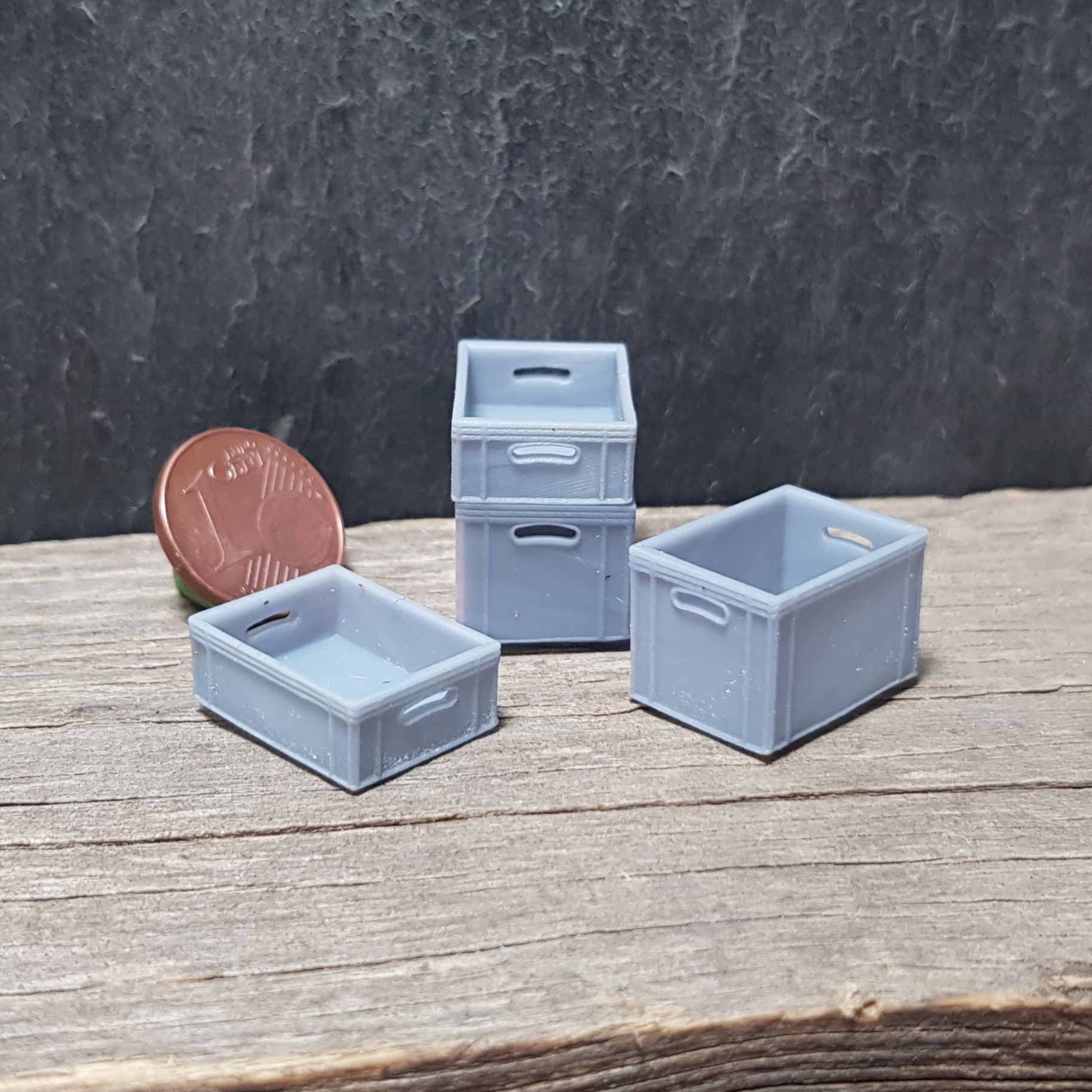 4 Stapelkisten Gartenbahn